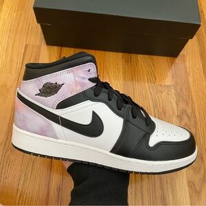 Air Jordan 1 Mid Women’s Sneakers